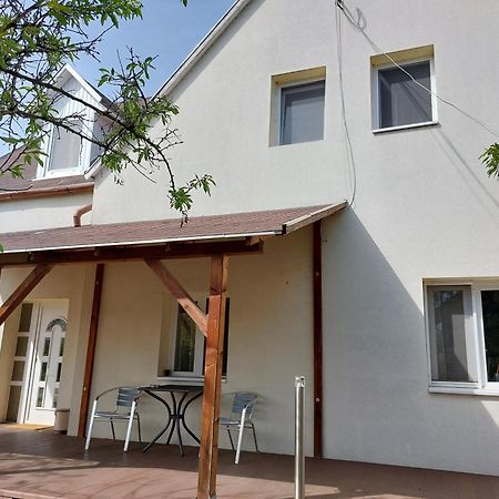 Bridgehaus Apartment Balatonfured Ngoại thất bức ảnh