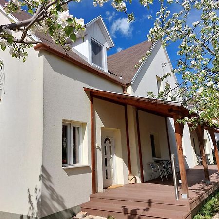 Bridgehaus Apartment Balatonfured Ngoại thất bức ảnh