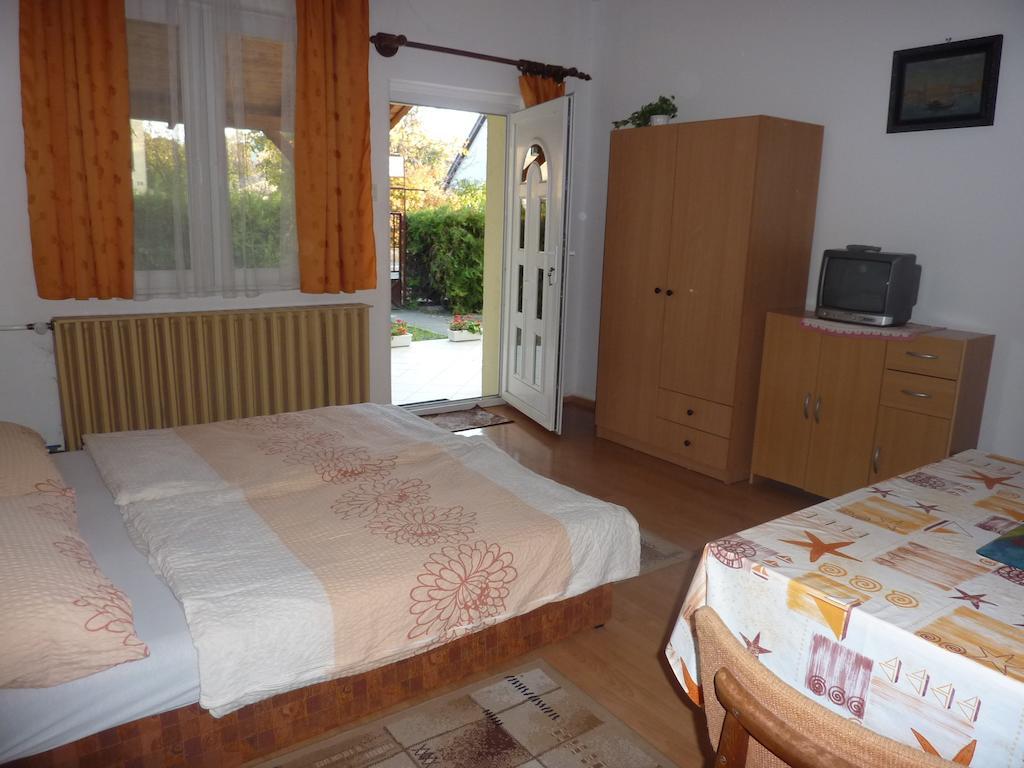 Bridgehaus Apartment Balatonfured Phòng bức ảnh