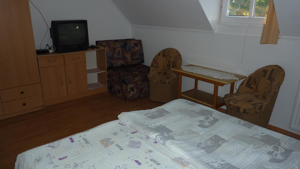Bridgehaus Apartment Balatonfured Phòng bức ảnh